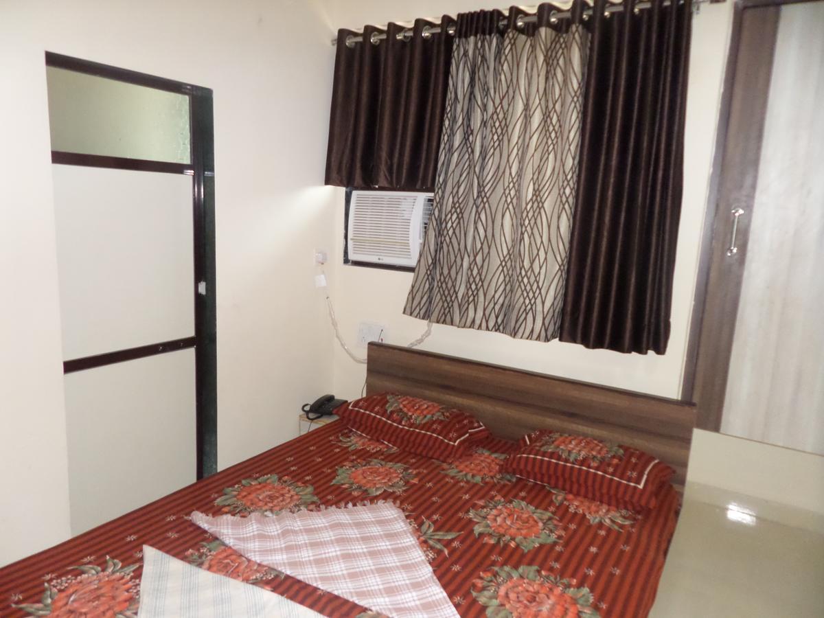 Hotel Riya-Raj Lodging Titwala Exterior photo
